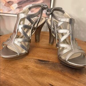 Naturalizer N5 Comfort Silver Strappy Heels Women’s Size 4 Like New!